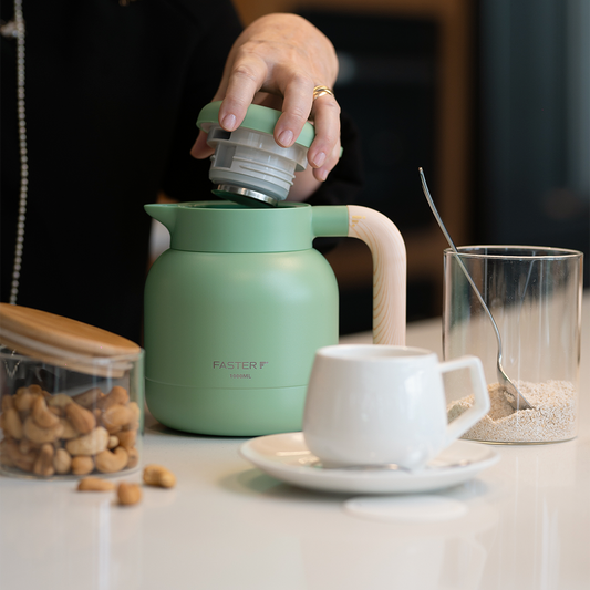 Kit Dia das Mães: Garrafa de Café Chá Verde + 4 Xícaras com Pires 200ml