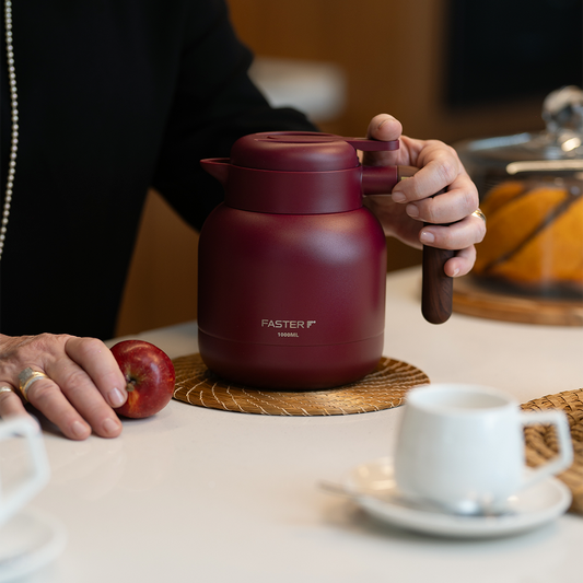 Kit Dia das Mães: Garrafa de Café Vermelho Catuaí + 4 Xícaras com Pires 200ml